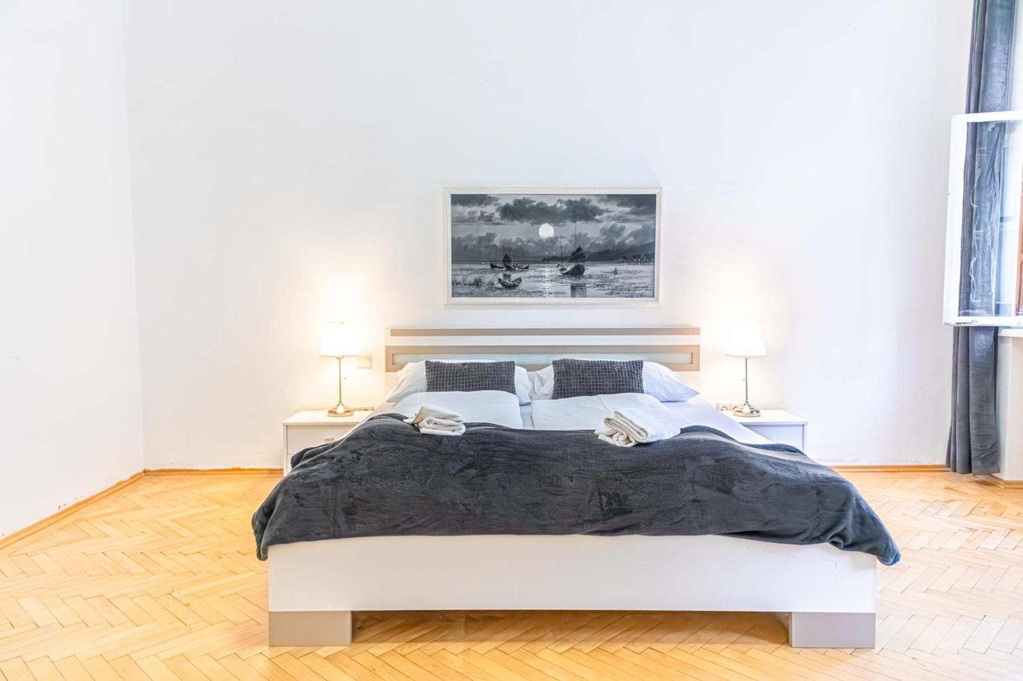 Appartement Deluxe 3br Apt. Wiener Stadthalle - Suitable For Longstays Wenen