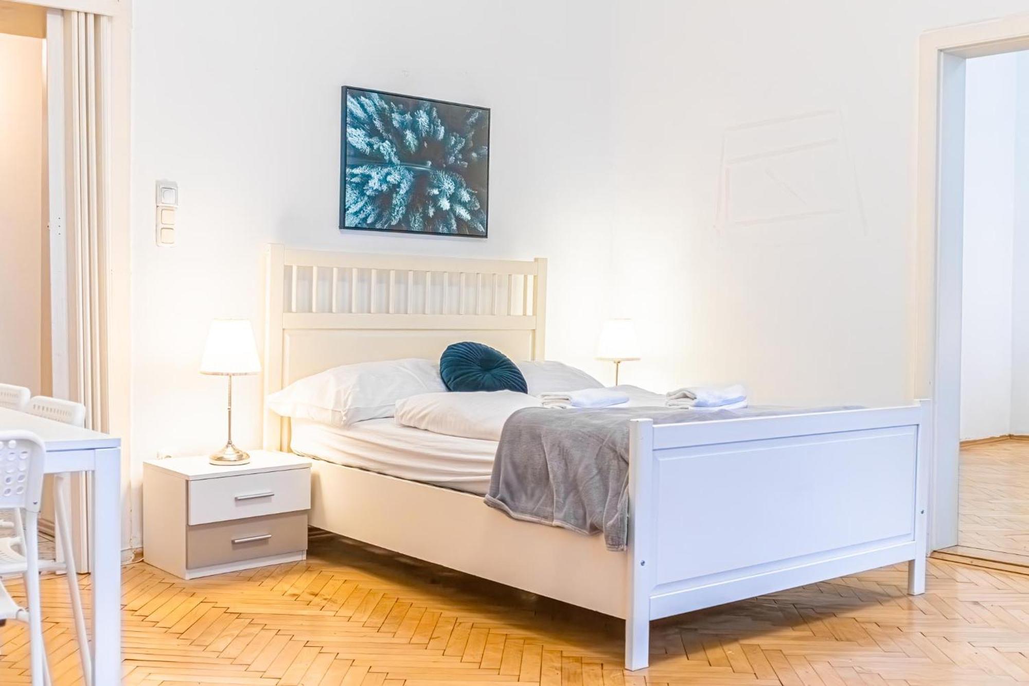 Appartement Deluxe 3br Apt. Wiener Stadthalle - Suitable For Longstays Wenen