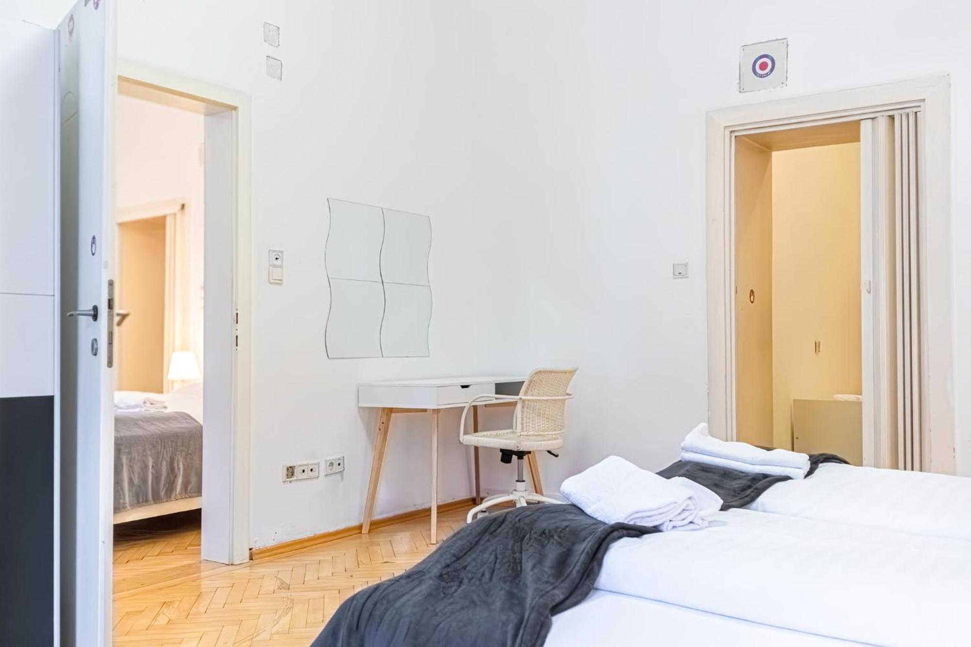 Deluxe 3br Apt. Wiener Stadthalle - Suitable For Longstays Wenen